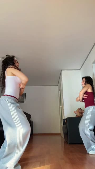 Cover des come back and back Videos von @kellyisdancing auf TikTok, gepostet in Deutschland, 4. Okt. 2026